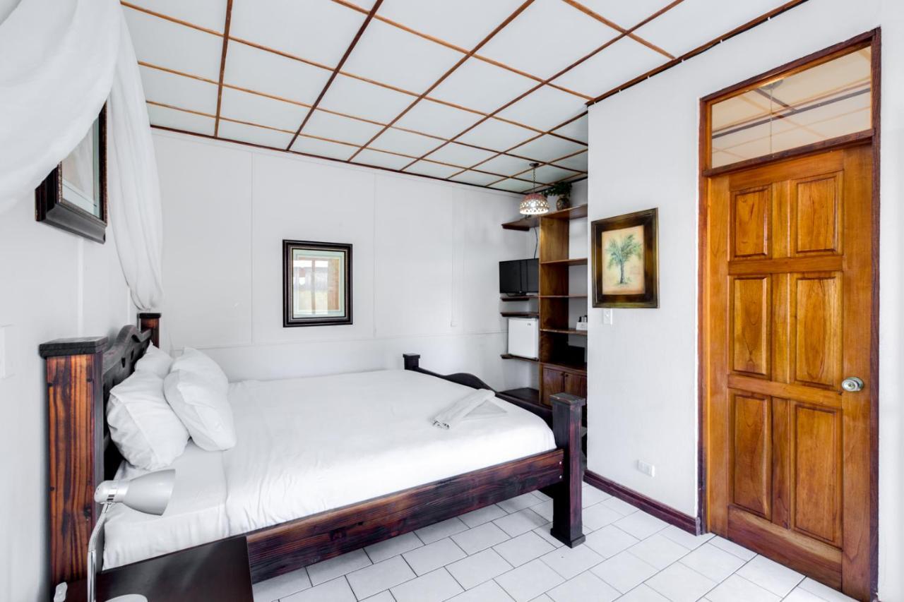 Hotel Poseidon Jacó Esterno foto