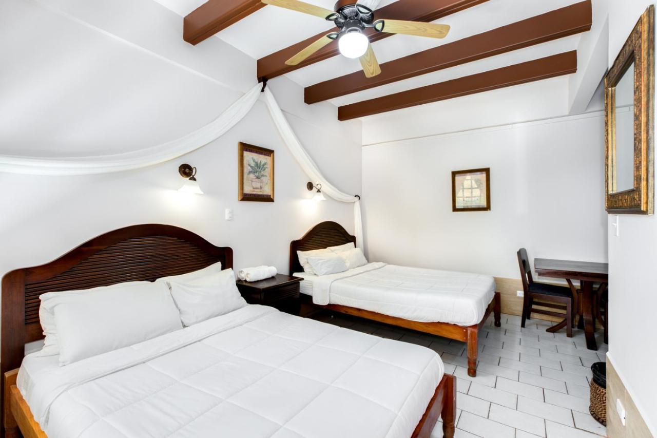 Hotel Poseidon Jacó Esterno foto