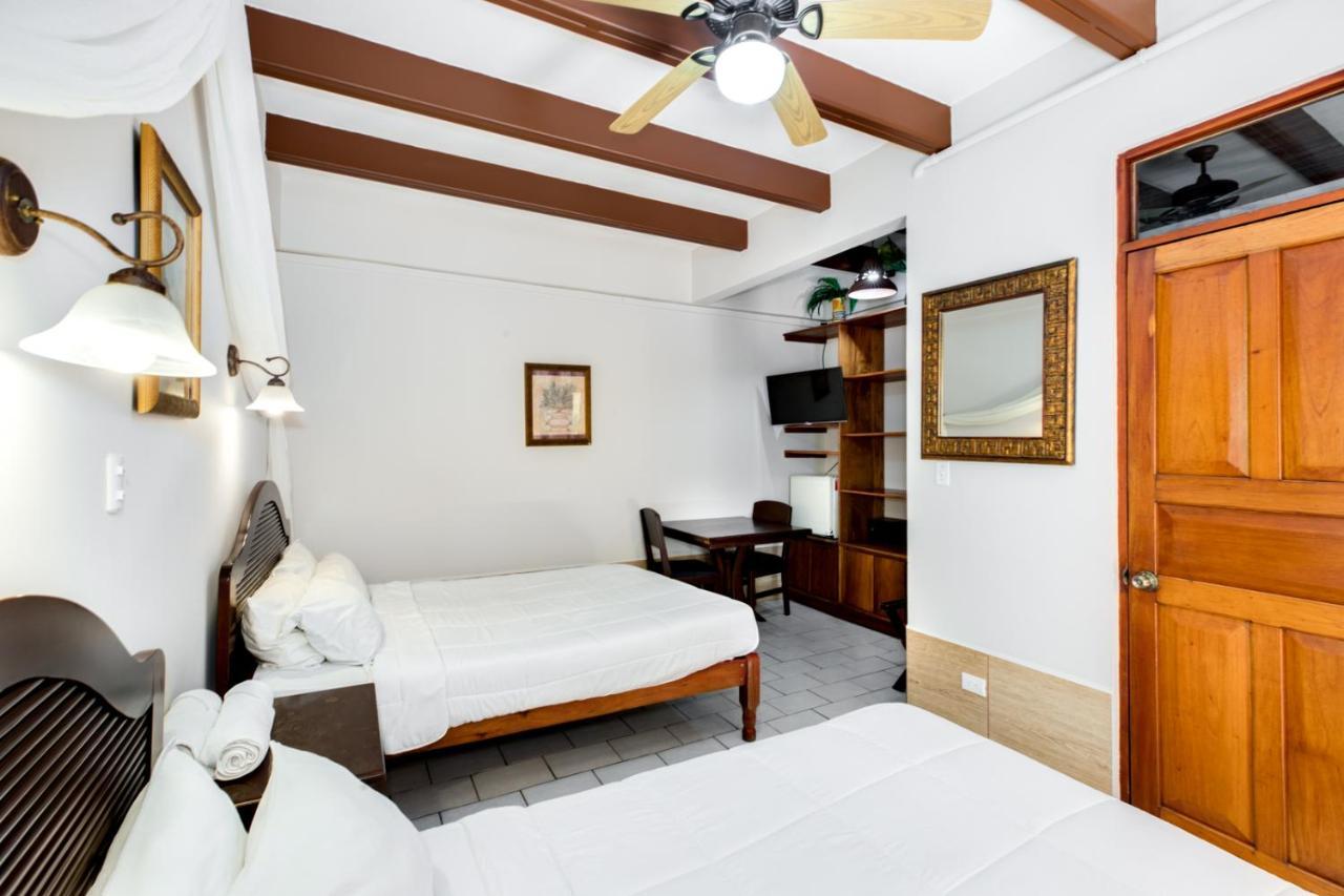 Hotel Poseidon Jacó Esterno foto